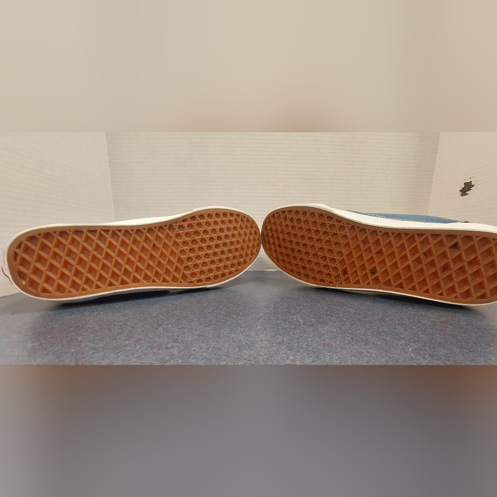 Vans - Picture 5 of 7